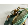Image 3 : 3 Wizard of Oz Collectible Figures - Dorothy at the Salon - Dorothy's House 