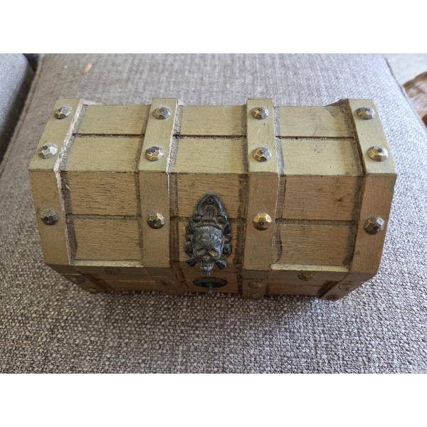 PICKUP IN CANTON - Vintage Treasure Chest Box With Watches, Tie & Money Clips, Magnifying Glass Neck