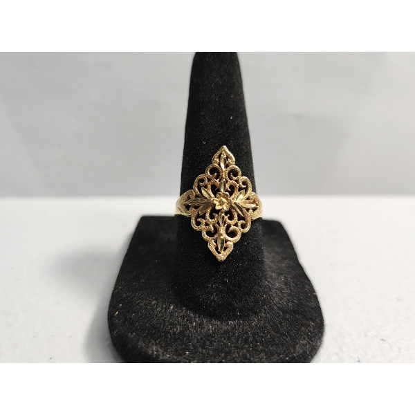 Beautiful Vintage-Style 10K Gold Statement Ring Size 7.5 TW: 2.0g
