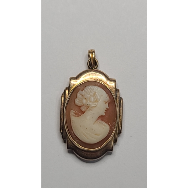 10K Yellow Gold Locket With Beautiful Cameo - Weight: 3.4g