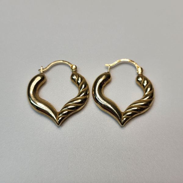 10K Yellow Gold Heart-Shaped Twisted Hoop Earrings - Total Weight: 1.0g