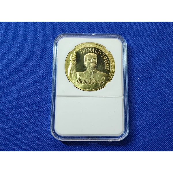 Donald Trump President of the United States Gold-Tone Challenge Coin