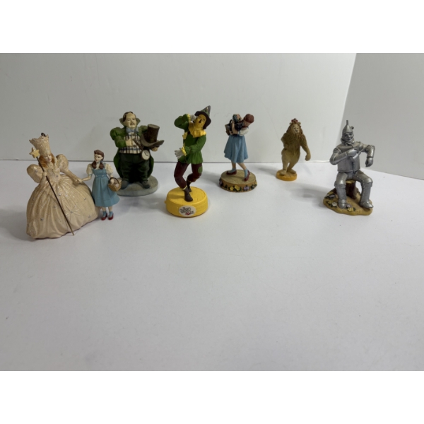 Wizard of Oz Tiny Figurines - Glinda - Dorothy - Munchkin - Scarecrow - Dorothy & Toto- Lion