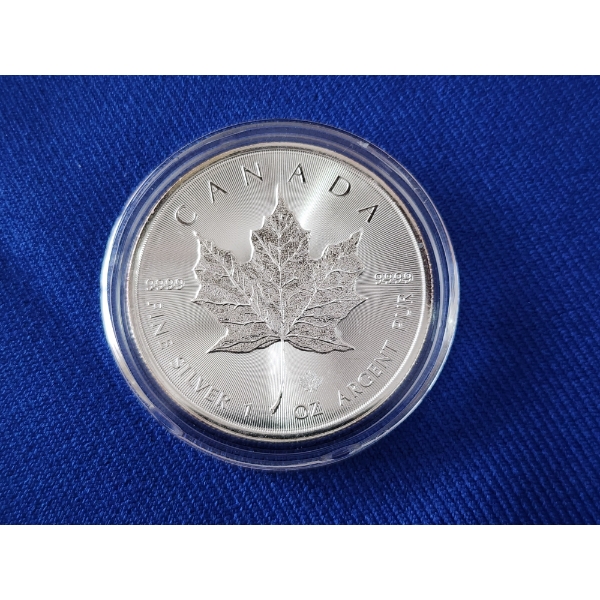 2017 Canada Maple Leaf 1 Troy Ounce .9999 Fine Silver Coin - Mint Condition