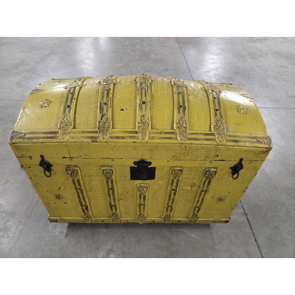 Very Pretty Vintage 20''x26''x36'' Yellow Painted Trunk On Wheels 