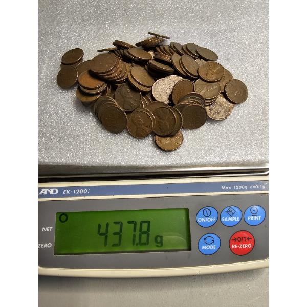 Lot of Assorted Wheat Pennies (437g) - AFV: $1.40 (estimated by weight)