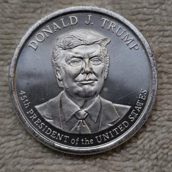 1 oz .999 Fine Silver Donald J. Trump 45th President Commemorative Round