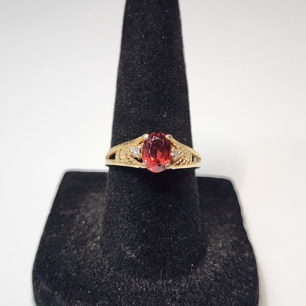 10K Yellow Gold Ring with Red Gemstone - Size 6 - Total Weight: 2.4g