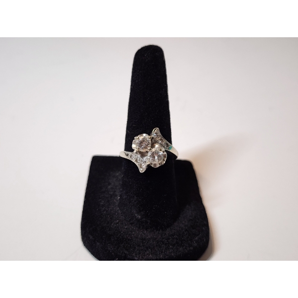 Gorgeous 14K White Gold Ring with Diamonds Size 6.5 Total Weight 3.9g