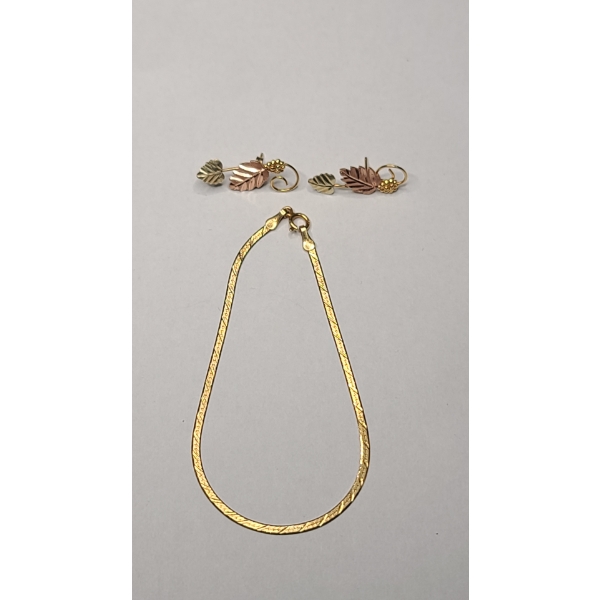 14K Yellow Gold 7" Herringbone Bracelet & 14K Gold Black Hills Gold Tri-color Earrings - TW: 2.6g