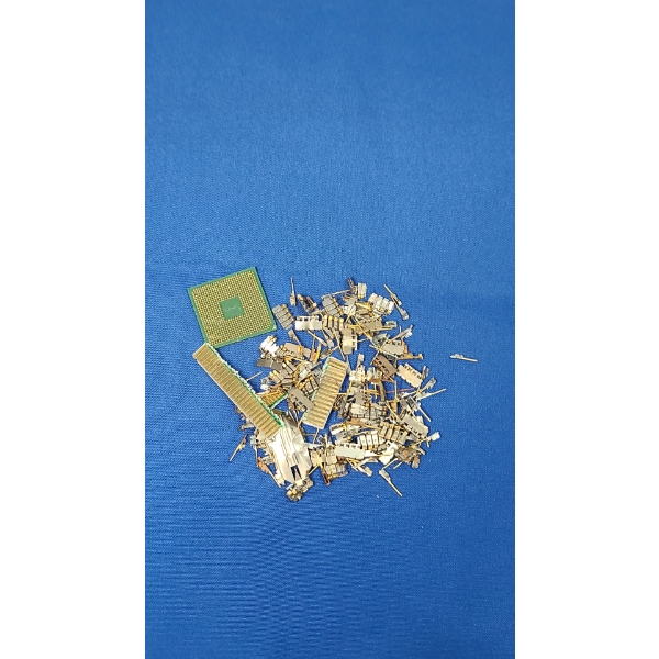 54.9 Grams Of Assorted Gold Computer Parts