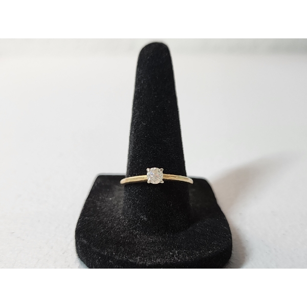 Timeless 14K Yellow Gold Solitaire Diamond Engagement-Style Ring - Size 8.5 - Total Weight 1.9g