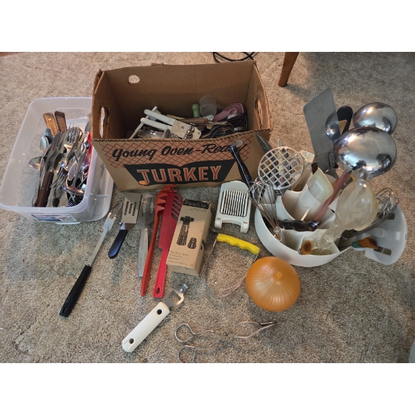 PICKUP IN CANTON - Utensil Set And Kitchen Essential Items 