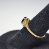 Image 4 : Gorgeous Vintage 10K Yellow Gold Ring with Onyx Stone & Heart Details - Size 6.5 - TW: 1.6g