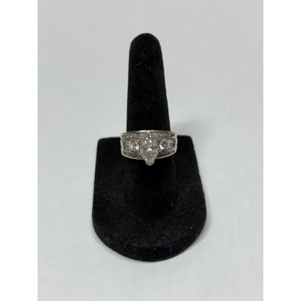 14k white Gold Marquise-cut Diamond engagement ring and wedding band set - 10.0 Grams - Size 6