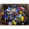 Image 3 : Large Vintage Collection Of Shoe Horns, Buttons & Key Chains