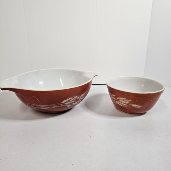 Vintage Pyrex Autumn Harvest Wheat Mixing Bowls Set Of 2