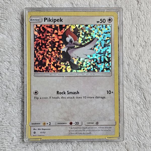 Pikipek 11/12 Holo Pokémon Trading Card
