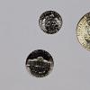 Image 7 : 1965 "No Mint Mark Collection" 5-Coin Boxed Set with 40% Silver Kennedy Half-Dollar