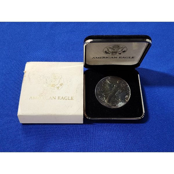 1992 Silver American Eagle - 1 oz .999 Fine Silver - In Display Box