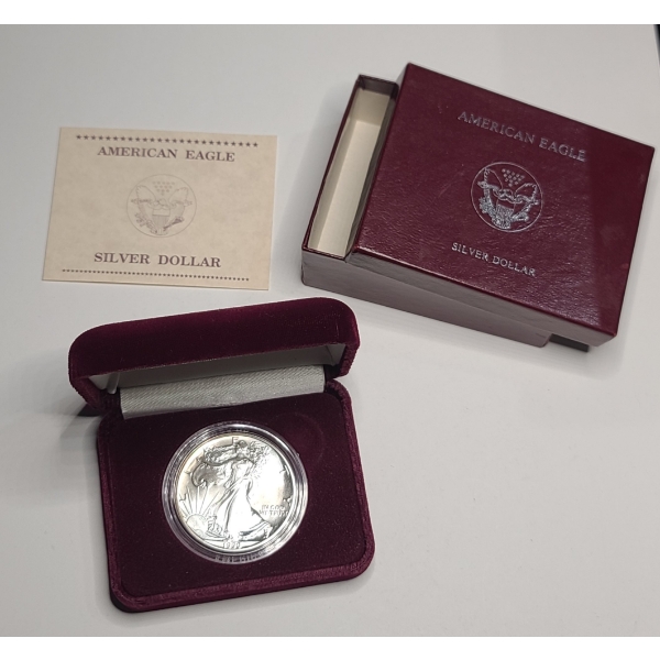 United States 1990 One Troy Ounce .999 Fine SIlver American Eagle With Original Packaging 