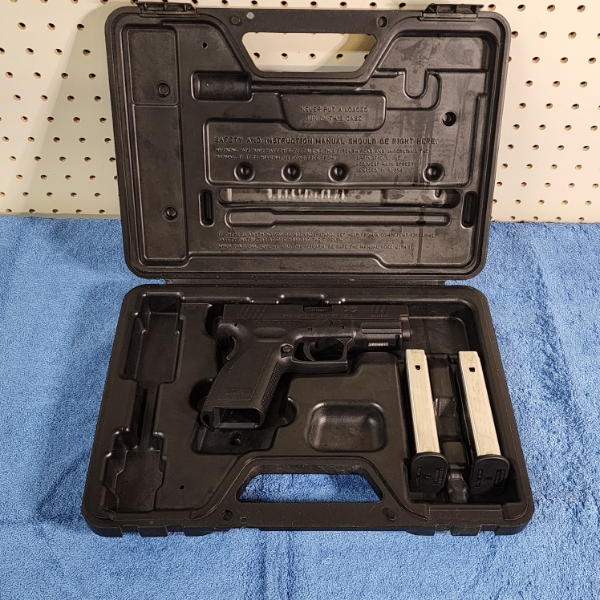 Springfield XD-40 Service Semi-Automatic Pistol – .40 S&W with Two Mags and Hard Case 