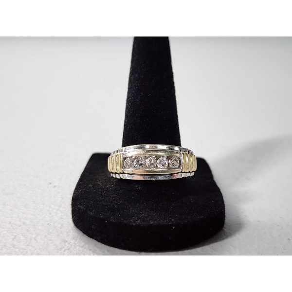 Stunning 14K Gold Two-Tone Ring With Diamonds - Size 10.5 - TW: 6.3g