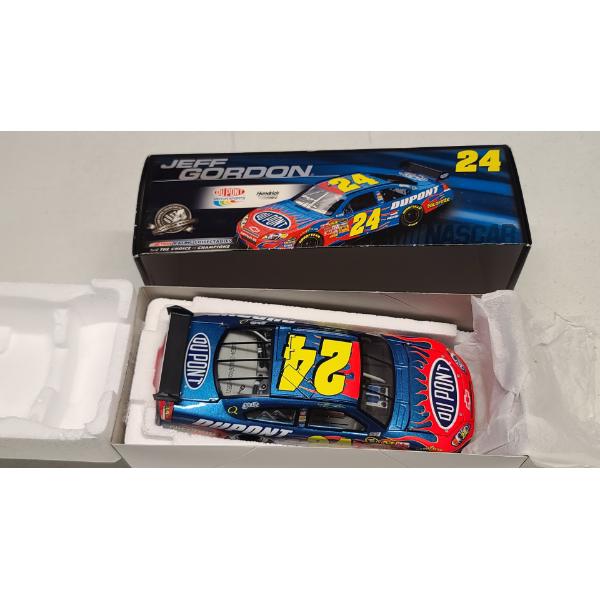 Action Jeff Gordon #24 2005 DuPont Flames 1:24 Scale Diecast Car In Packaging
