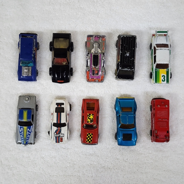 10 Assorted Vintage Diecast Toy Vehicles & Cars Including Hot Wheels & More!