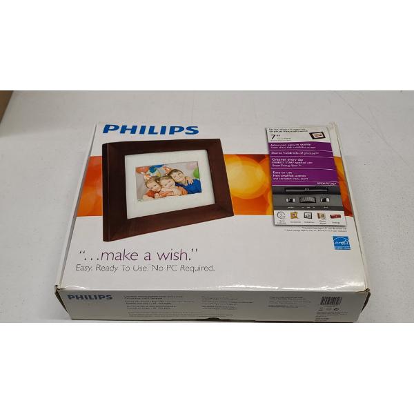 Phillips Home Essentials 7" LCD Digital Photo Frame With Brown Wood Frame 
