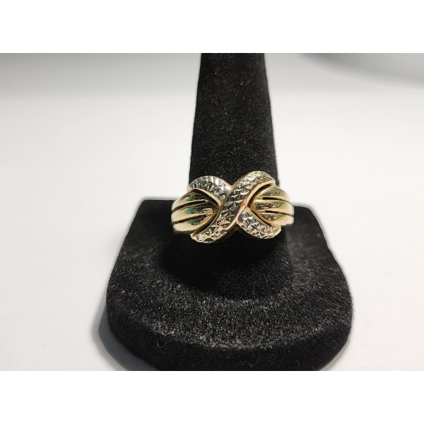 14K Gold Statement Ring Size 7 - TW: 4.1g
