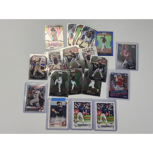 Lot of Assorted Baseball Trading Cards Including Sam Hentges Autographed Card 