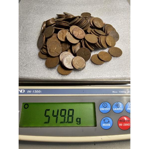 Lot of Assorted Wheat Pennies (549g) - AFV: $1.76 (estimated by weight)