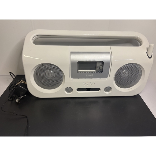 XM Stereo - Audio system - with Plug - Does Turn on! 