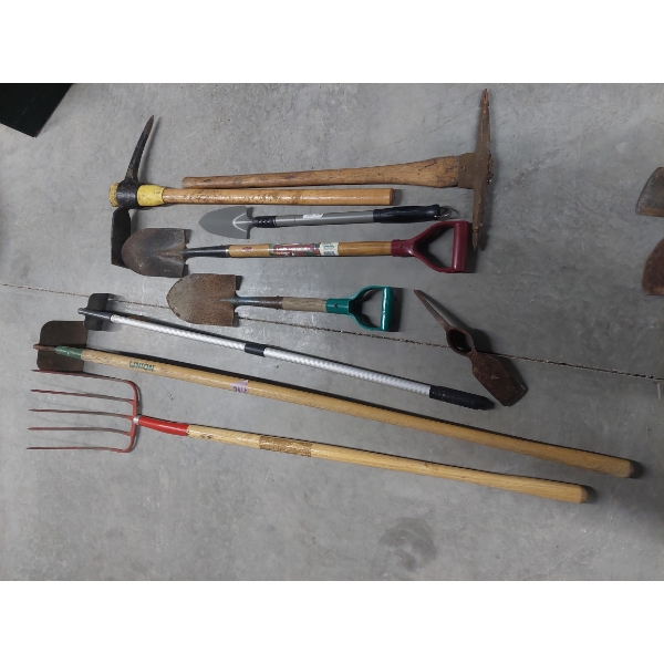 Group Lot Of Yard & Gardening Digging Tools As Shown In Pics