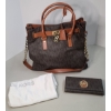 Image 1 : Michael Kors Hamilton Large Logo Tote With Matching Wallet 