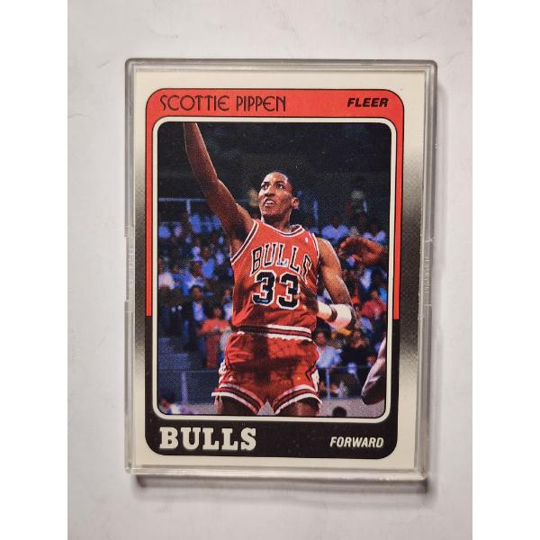 1990 Fleer Scottie Pippen 20 out of 132 Trading Card With SPELLING ERROR ON REVERSE "Pippin"