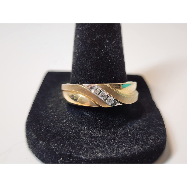 10K Gold Ring with Diamonds Size 10 Total Weight 7.0g