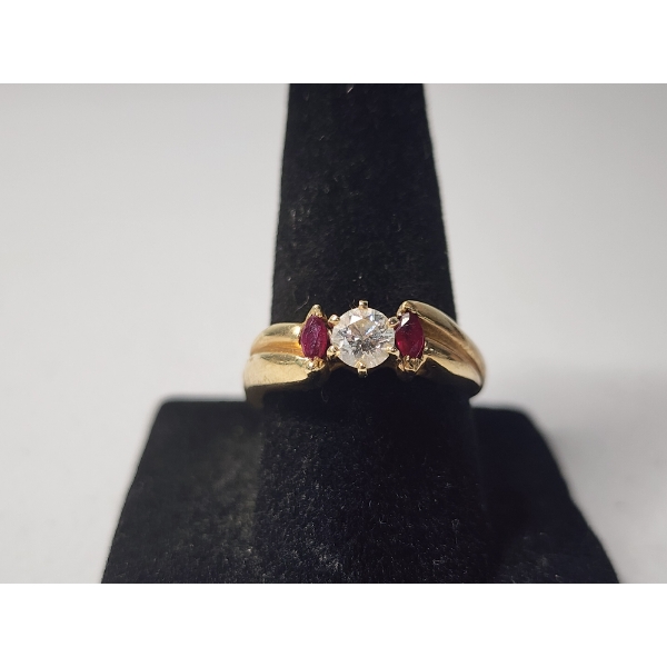 Incredible 14K Yellow Gold Ring w/ Central Diamond and Ruby Gemstones - Size 7 - TW: 5.1g