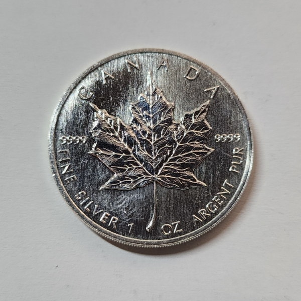 Royal Canadian Mint 1 oz .9999 Fine Silver 1990 Canadian Maple Leaf $5 Coin