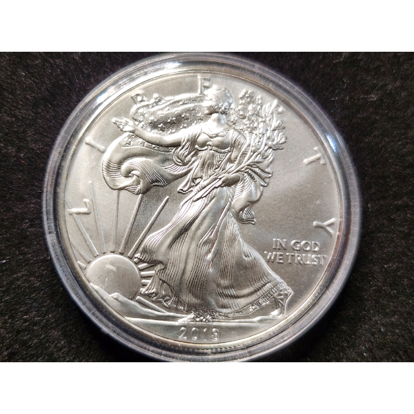 1 Oz .999 Fine Silver 2018 American Eagle Round in Capsule Protector