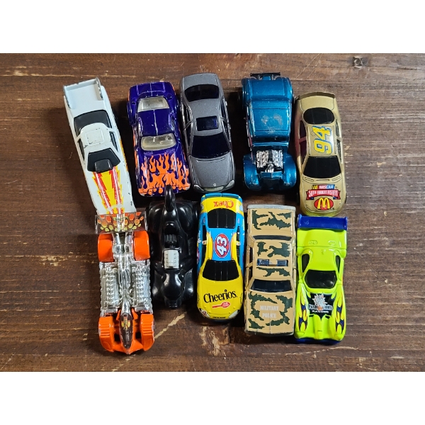 Lot of 10 Assorted Matchbox/Hot Wheels/Majorette Toy Diecast Cars