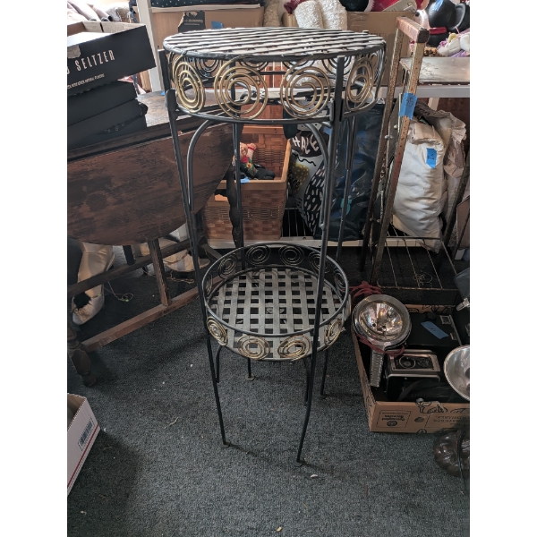 Pretty 2 Tier Metal Plant Stand