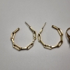 Image 2 : 10K Yellow Gold Chain Style Hoop Earrings & Textured Ring - TW: 7.4g