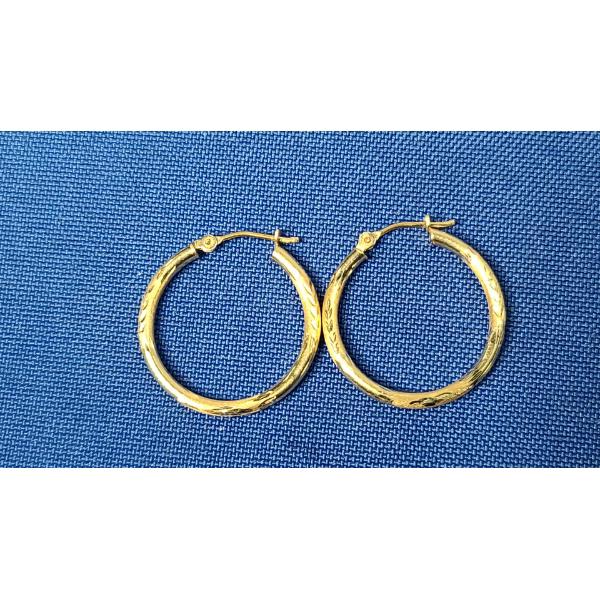 14K Gold Small Satin Diamond Cut Hollow Hoop Earrings - Weight: 0.9g