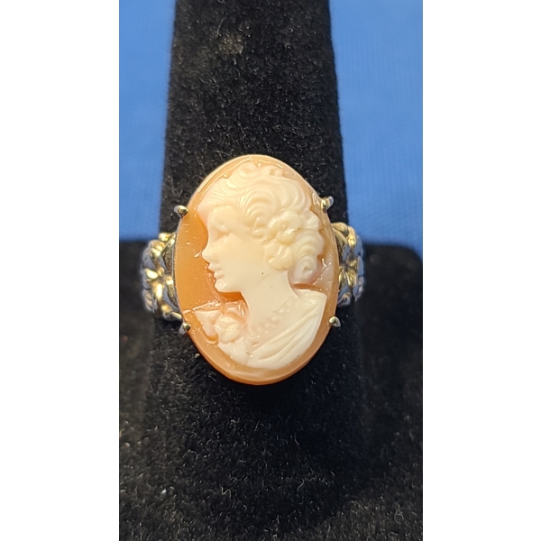 Women's 10K Gold Orange & White Cameo Ring - Size 7 - Weight: 4.0g