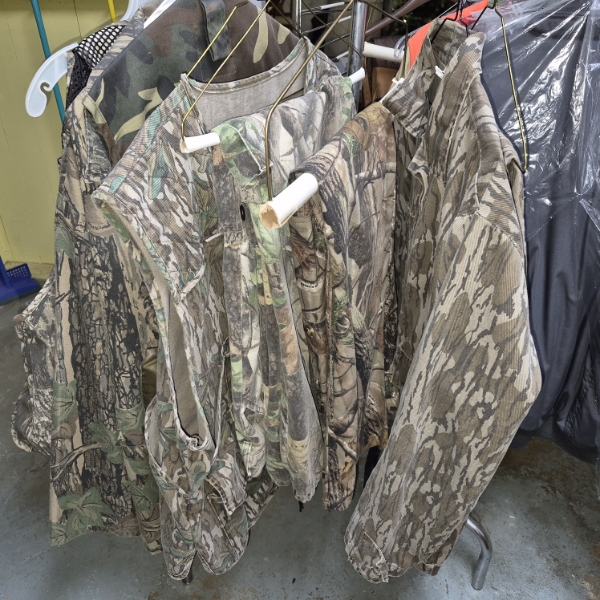 PICKUP IN CANTON - LARGE GROUP OF HUNTIUNG FISHING GARB AS SHOWN  MOSTLY SIZE 11 & 12