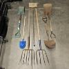 Image 1 : Collection Of 7 Vintage Lawn Agricultural And Garden Tools