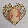 Image 7 : Vintage Black, White, And Peach Cameo Brooch Jewelry Set With Patty Token