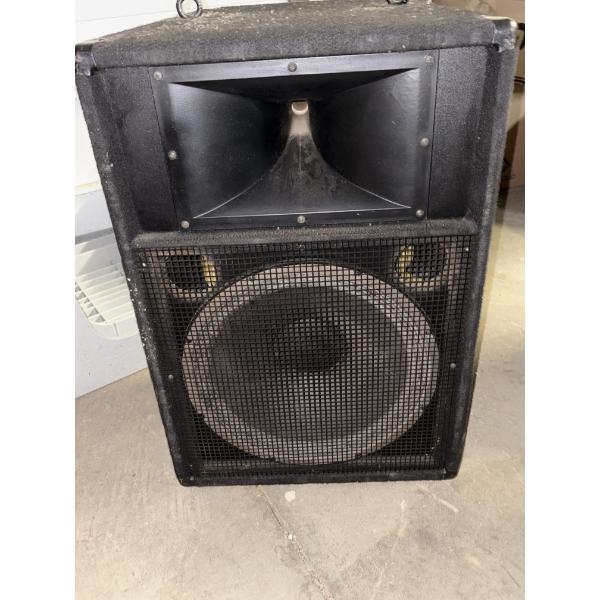 Yamaha S115V Passive PA Speaker - 15 inch 2-way loudspeaker system for professional audio
